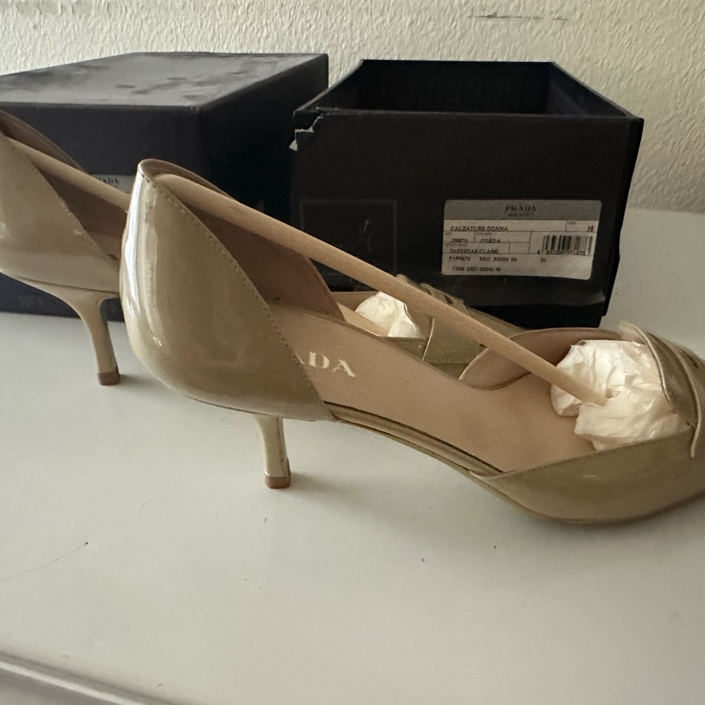 Prada Tan Heels with Patent Leather and Stiletto Design - Picture 6 of 6